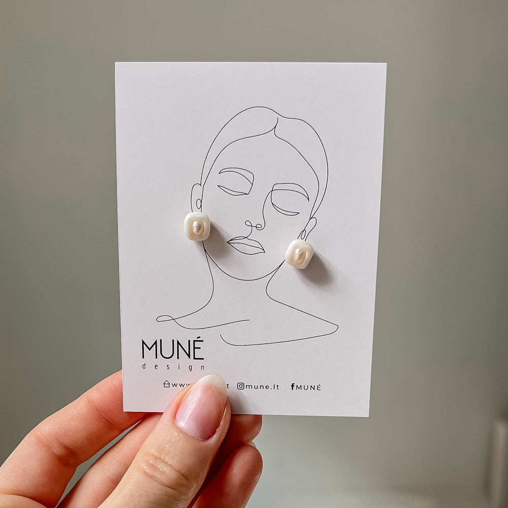 Hand shaped stud earrings | Perla light