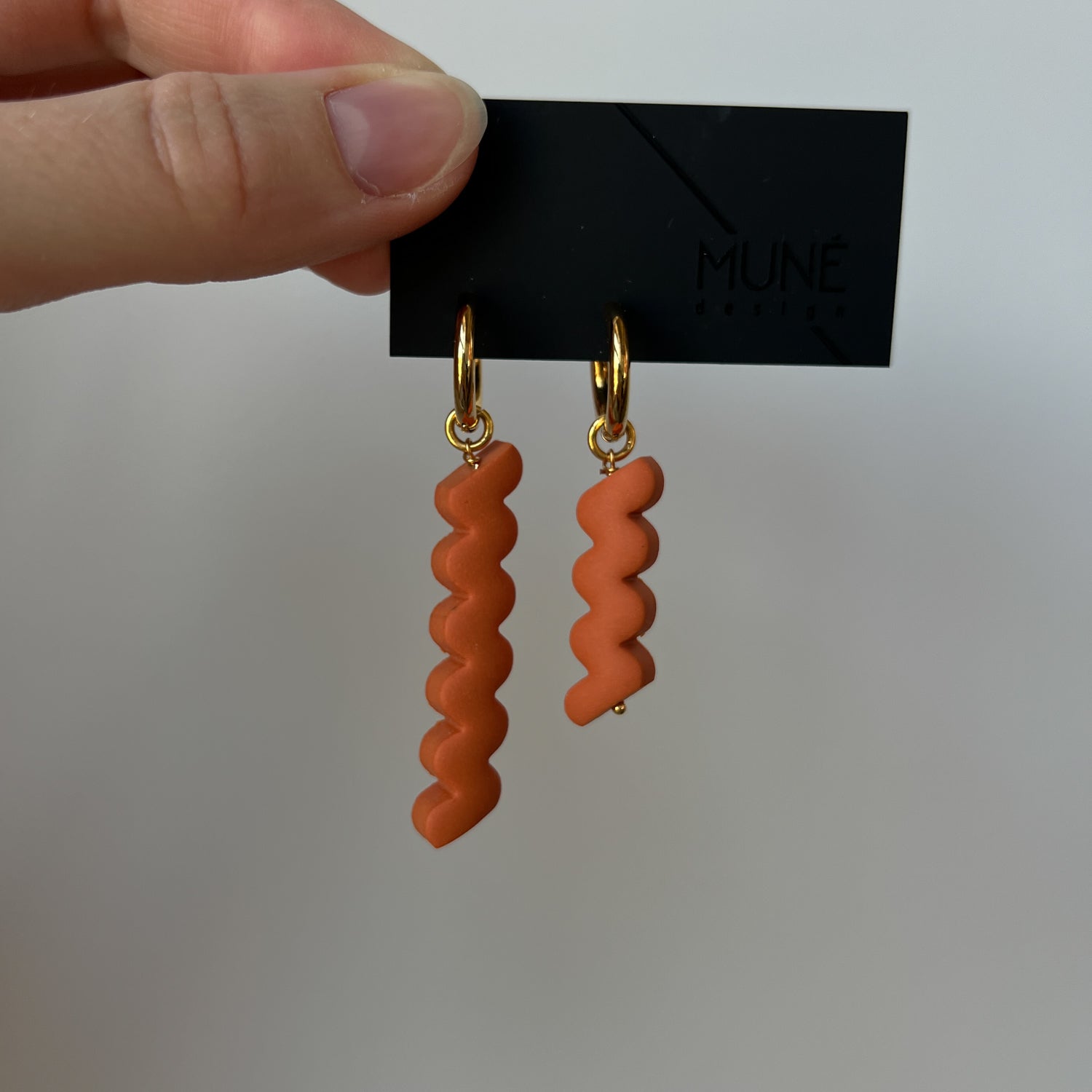 Dangle earrings |