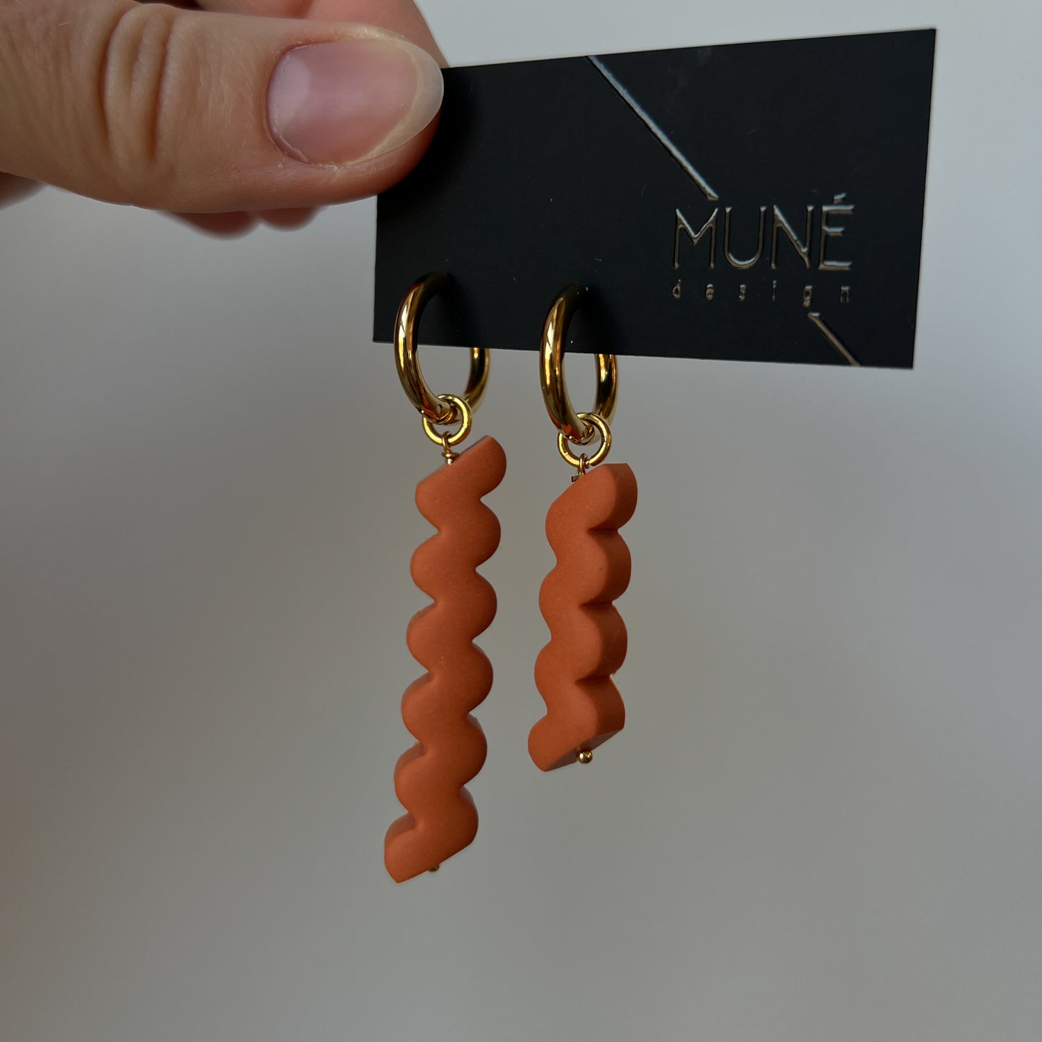 Dangle earrings |