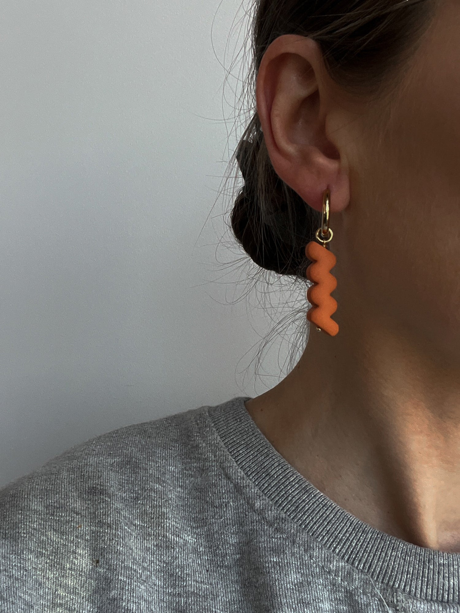 Dangle earrings |