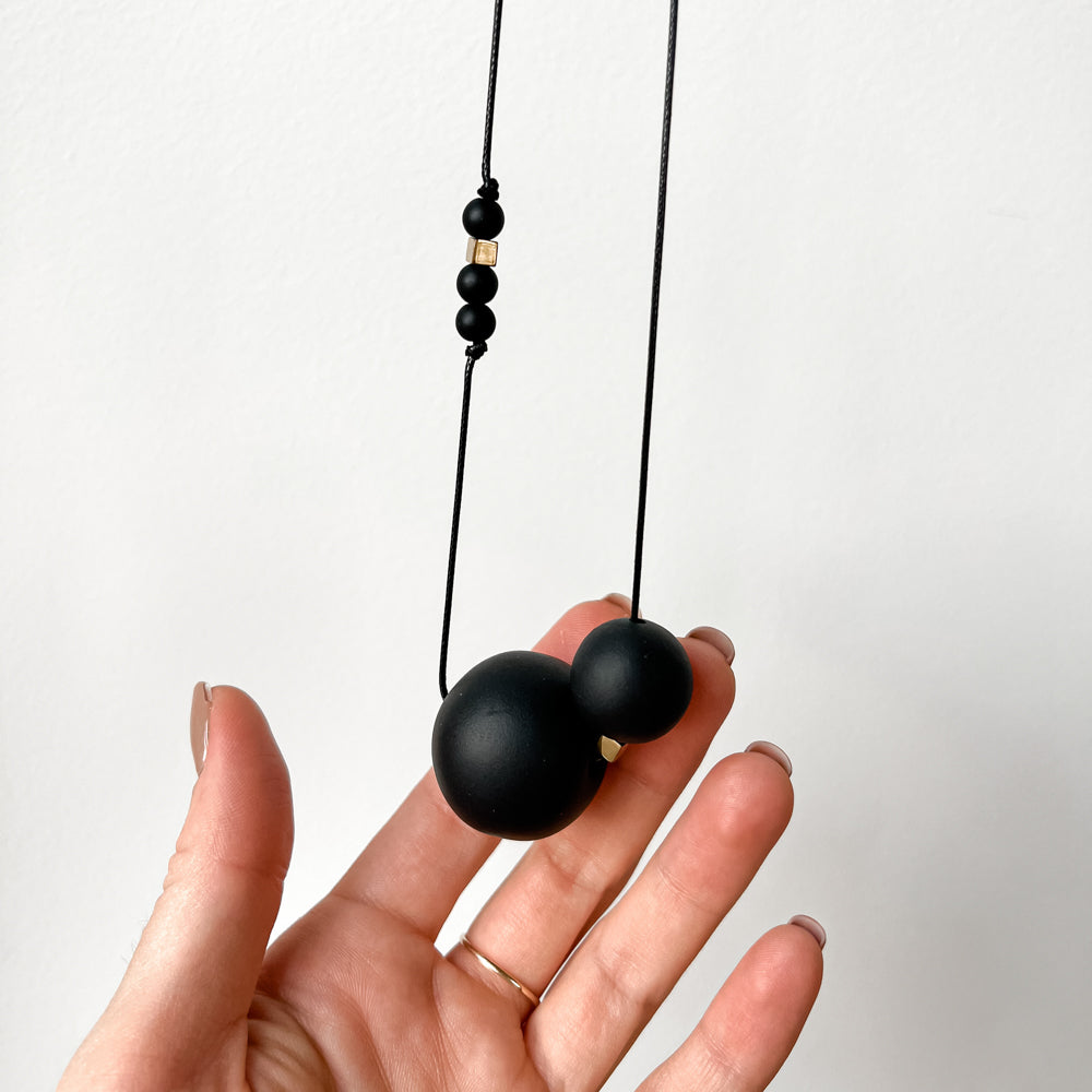 Necklace - Oo_black
