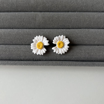 Stud earrings | Daisies_midi