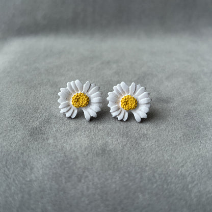 Stud earrings | Daisies_midi