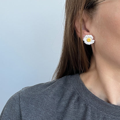 Stud earrings | Daisies_midi