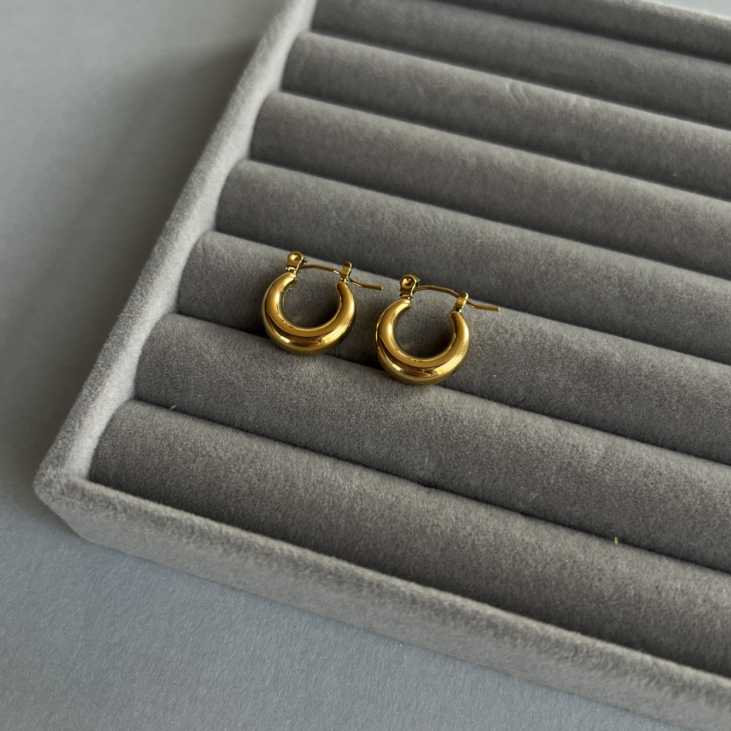 Gold colour hoop earrings (15 mm)