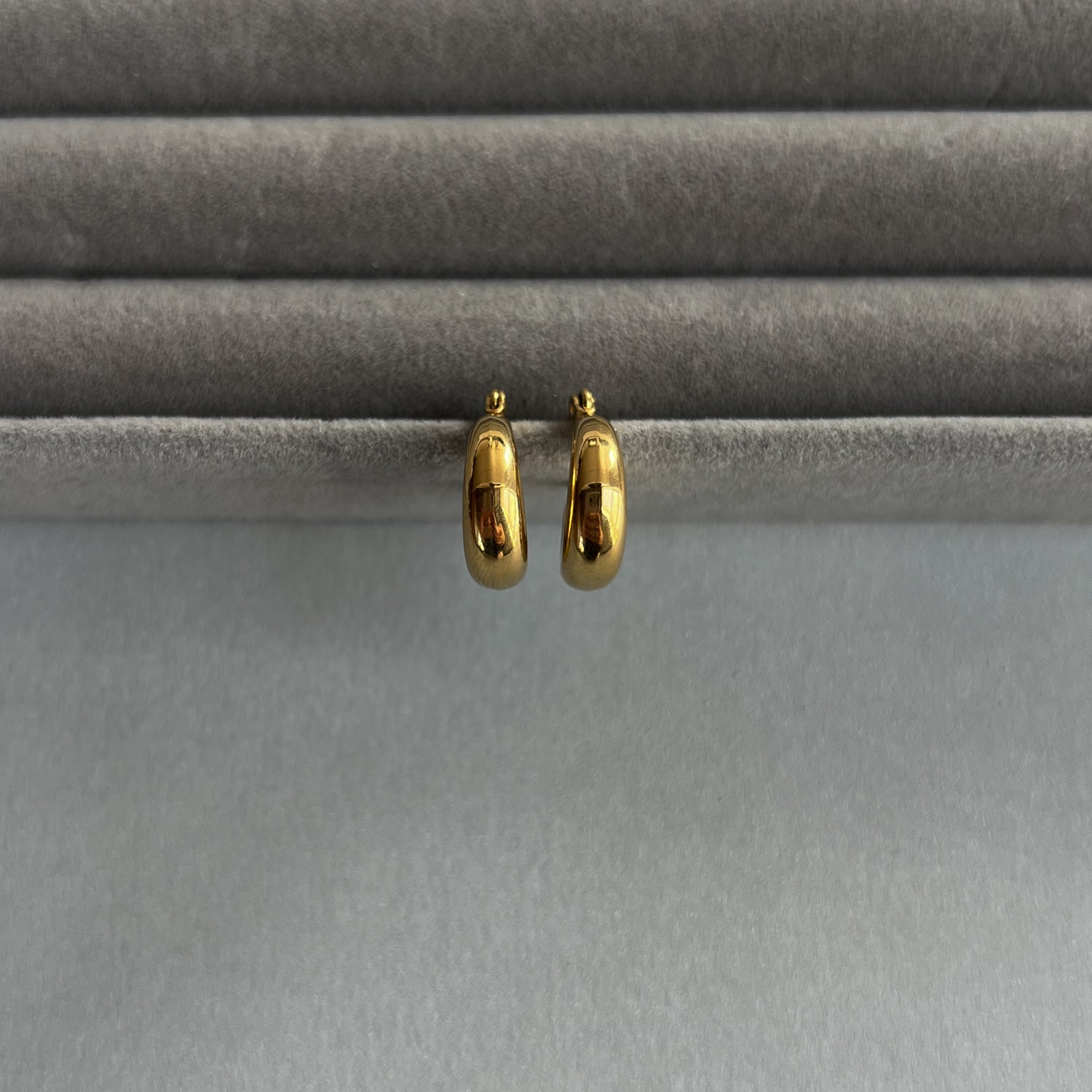 Gold colour hoop earrings (15 mm)