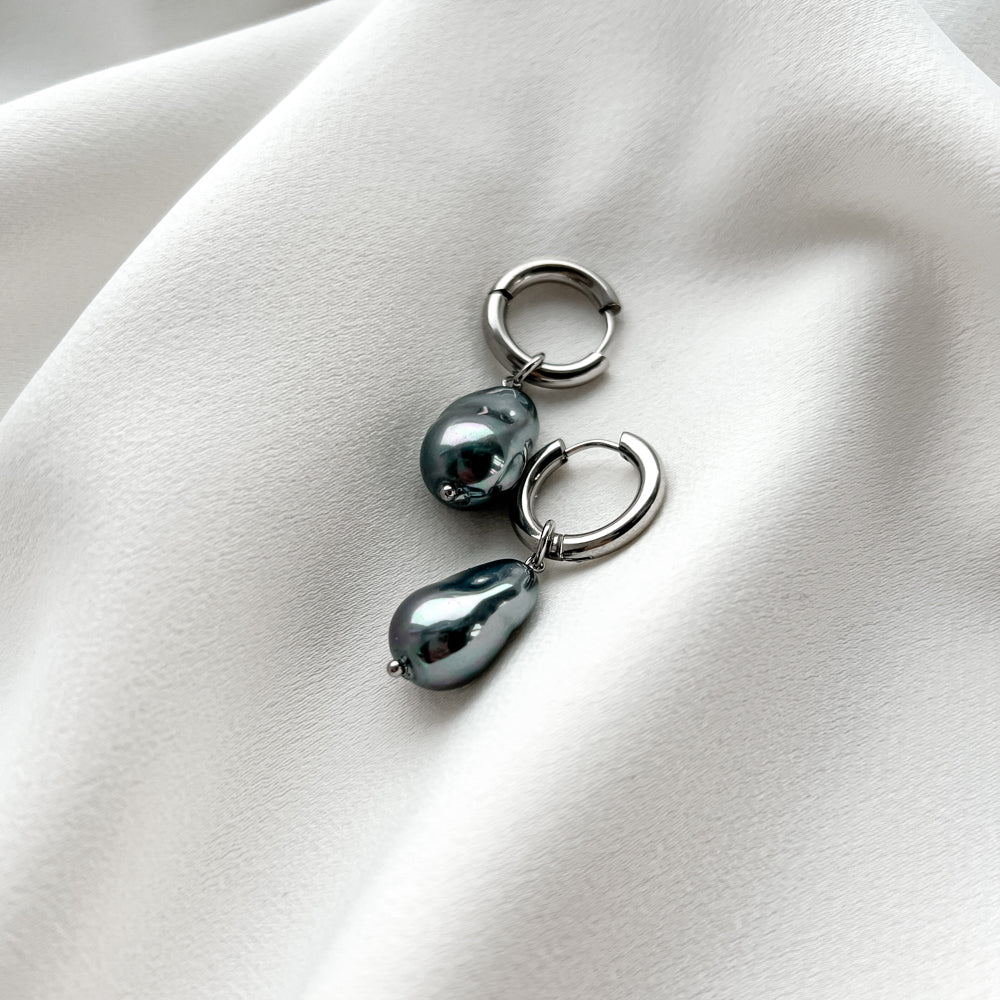 Hoop Earrings | Sea shell pearls_grey