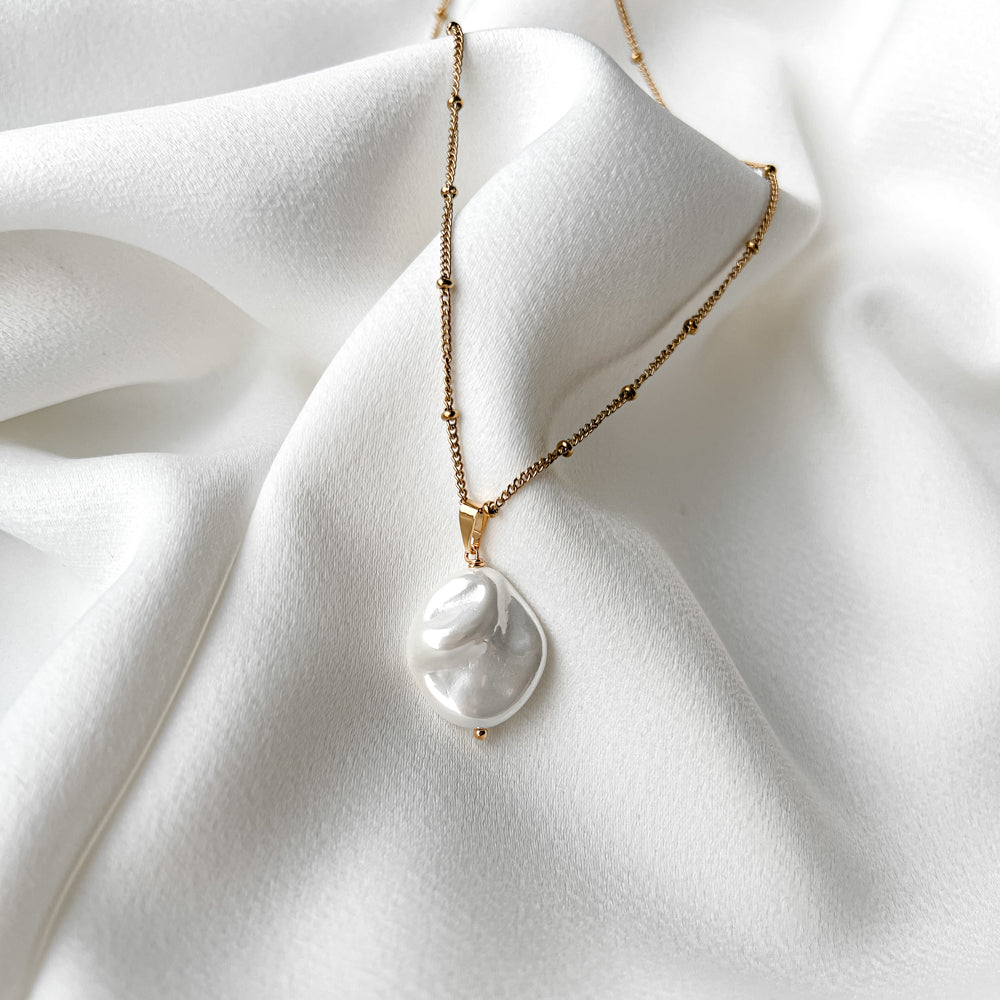 Sea shell pearl chain necklace