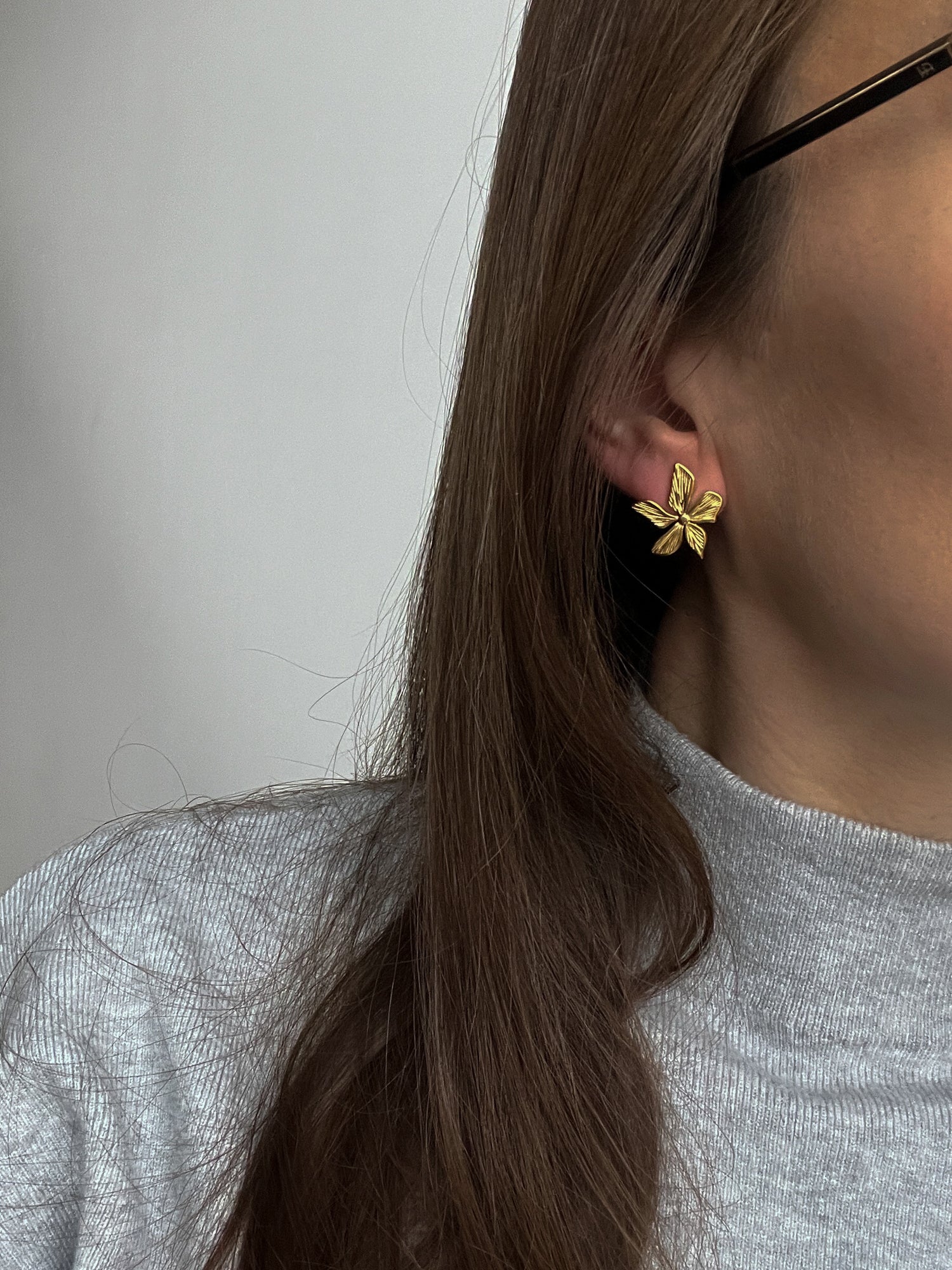 Gold colour flower earrings