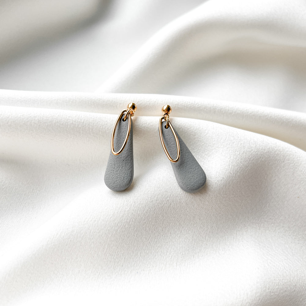 Earrings | Dangle drops_grey