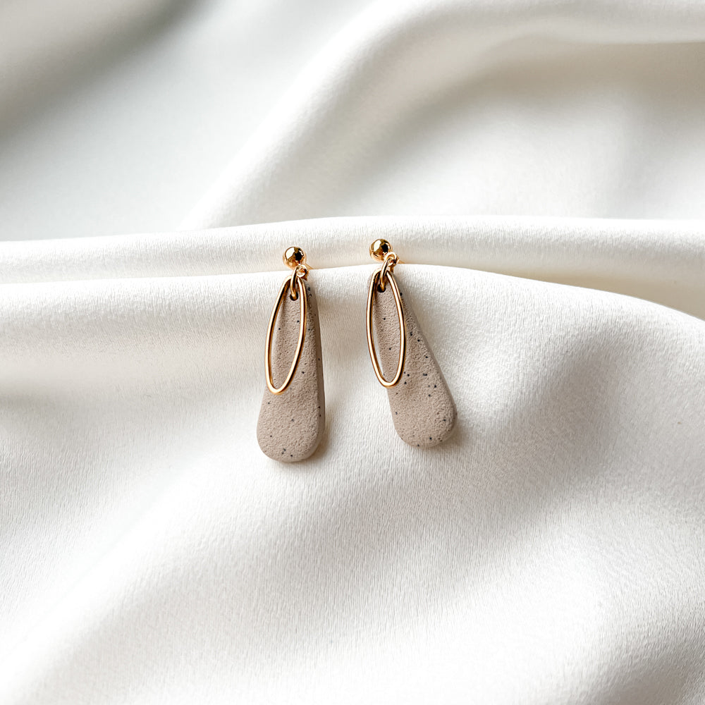 Earrings | Dangle drops_sand