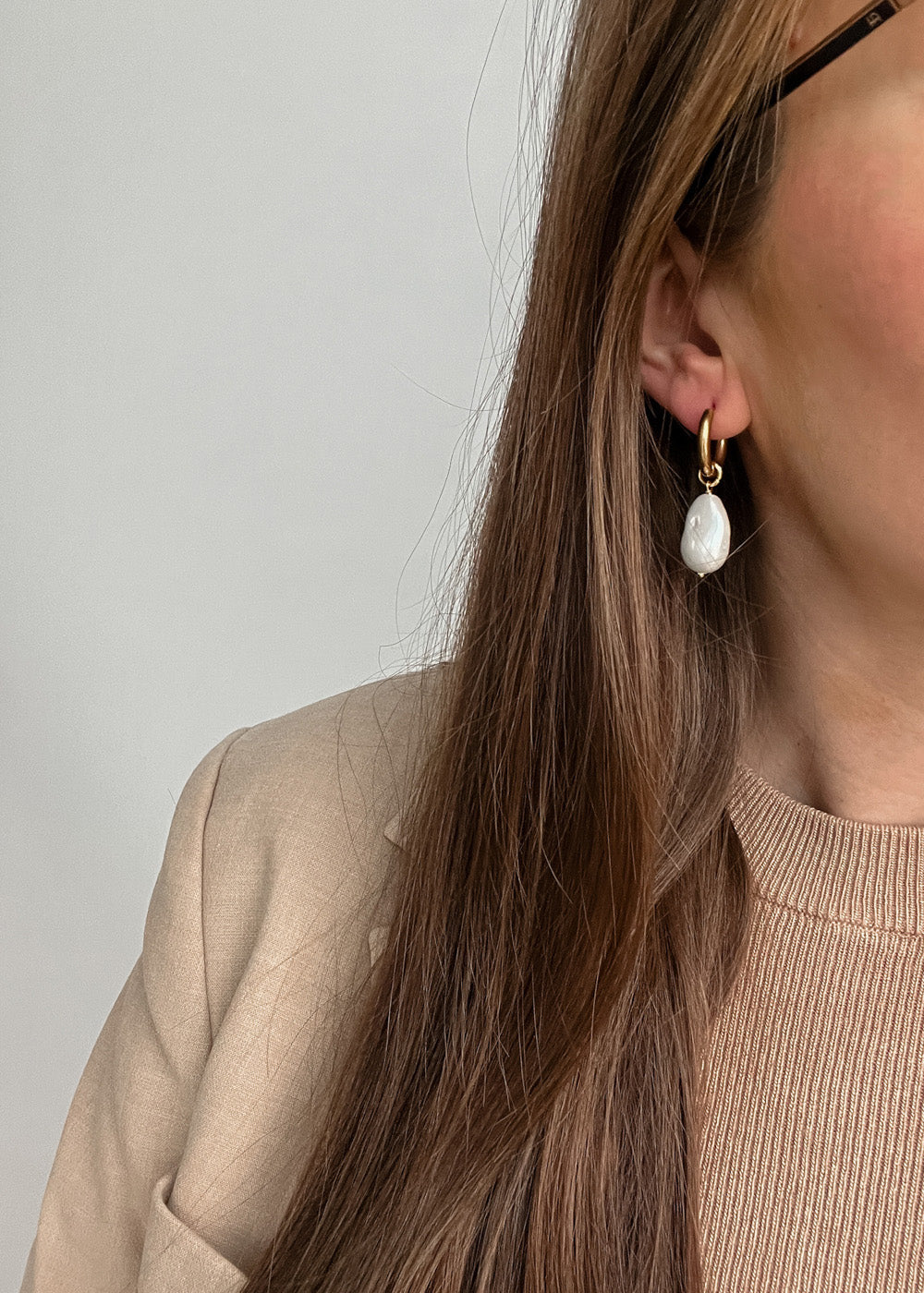 Hoop Earrings | Sea shell pearls