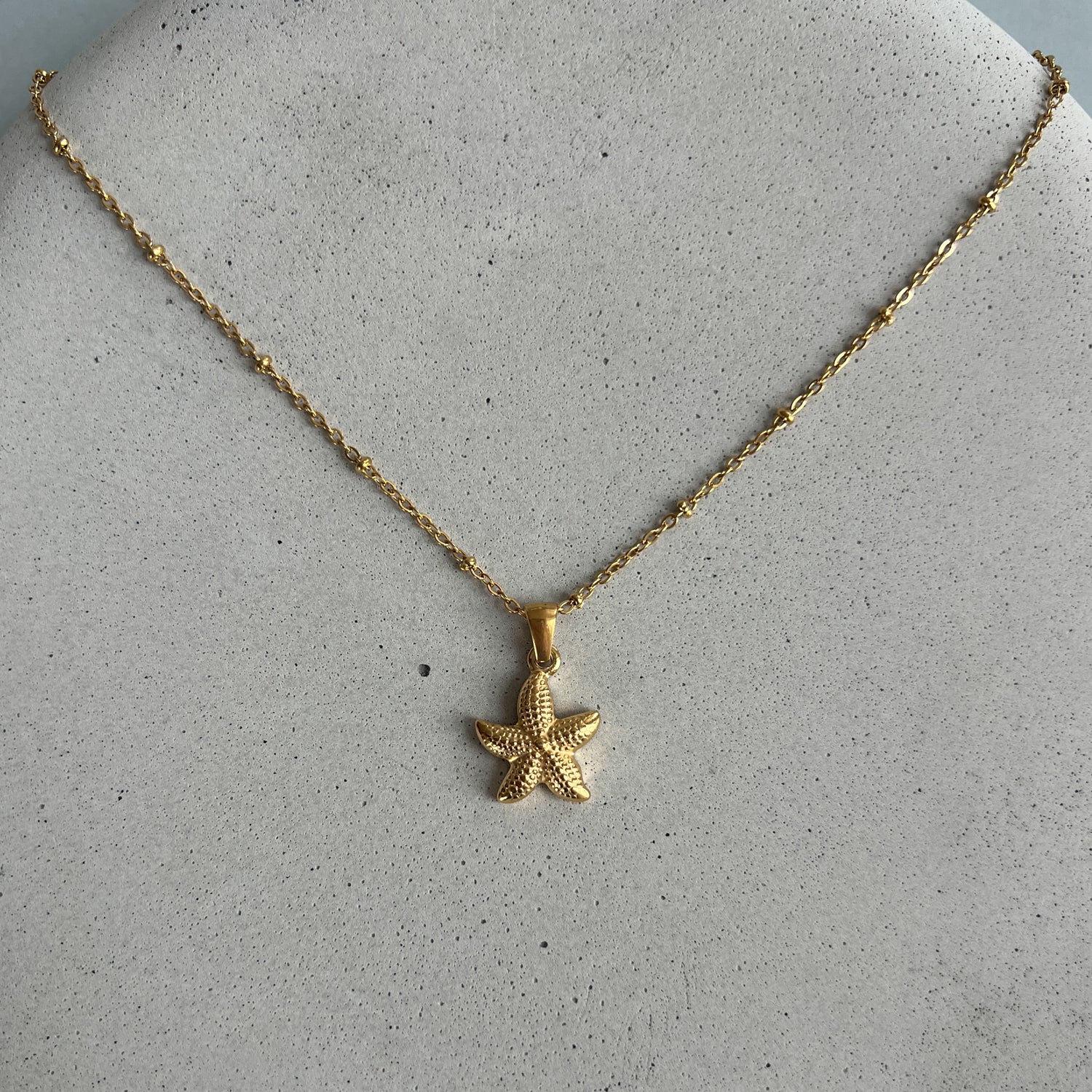 Chain necklace with sea star