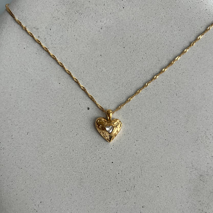 Chain necklace with heart pendant