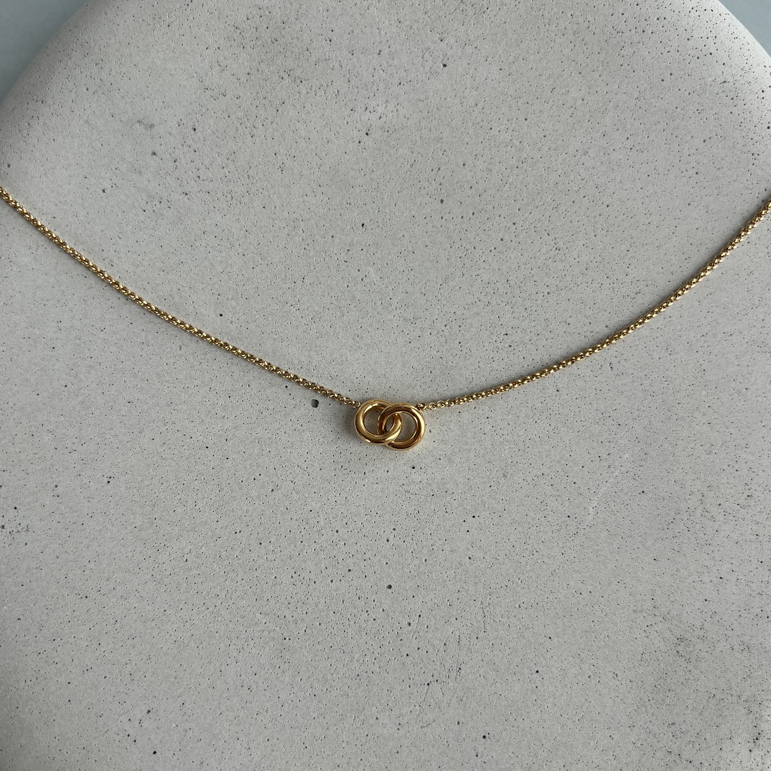 Minimalistic chain necklace