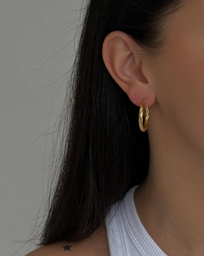 Gold colour hoops (27mm)