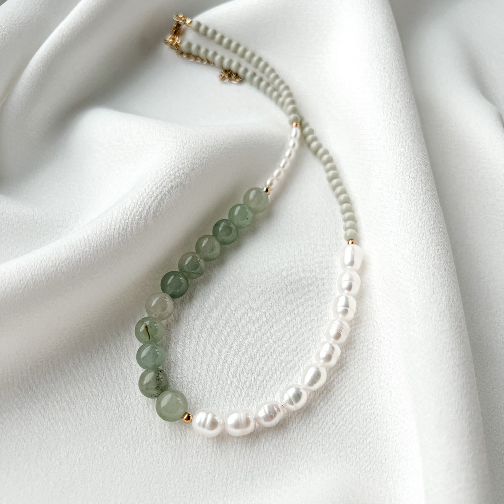 Šviesiai žalias vėrinys su perlais No2