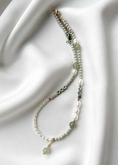 Light Green Necklace with pearls No4