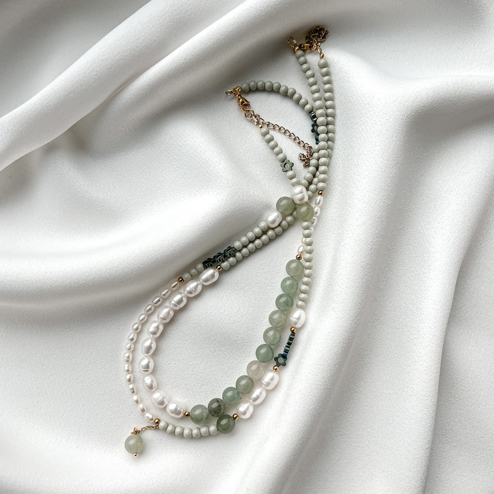 Light Green Necklace with pearls No4