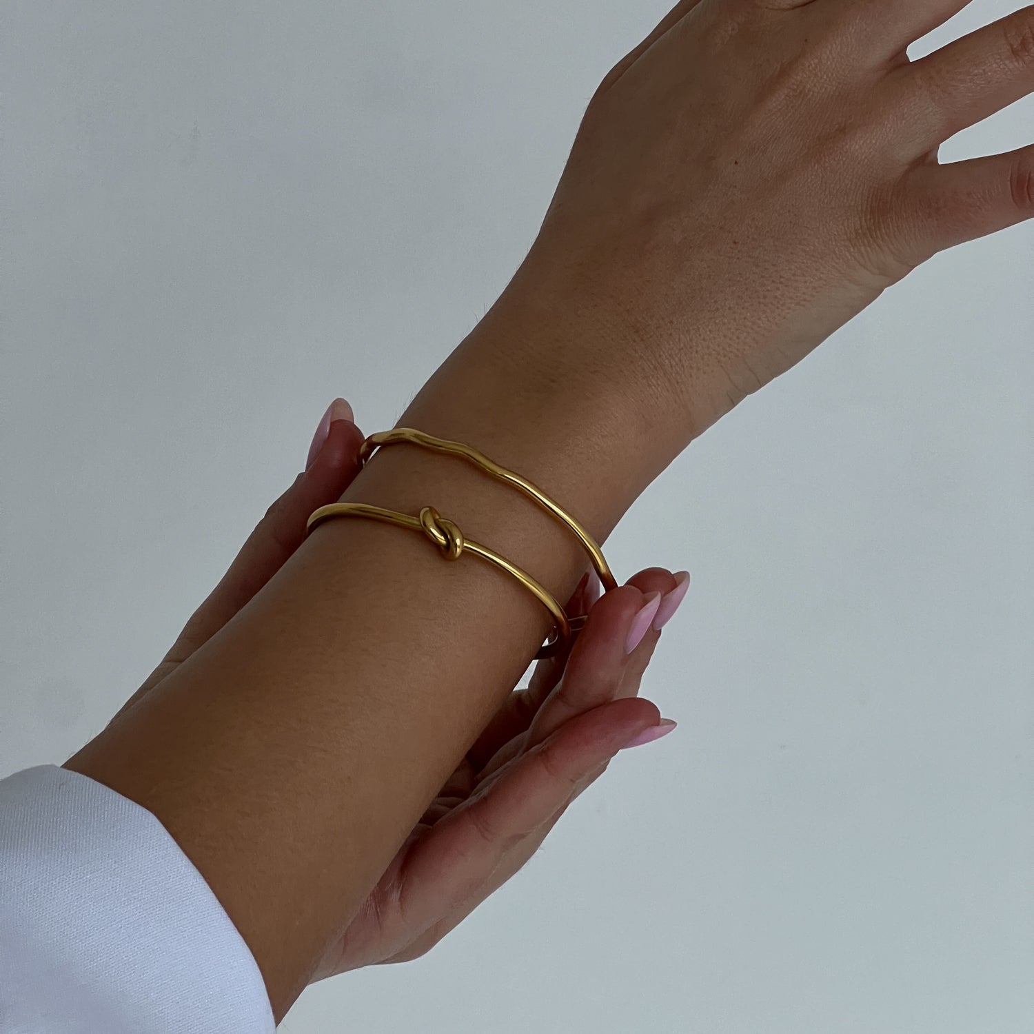 Minimalistic open bracelet
