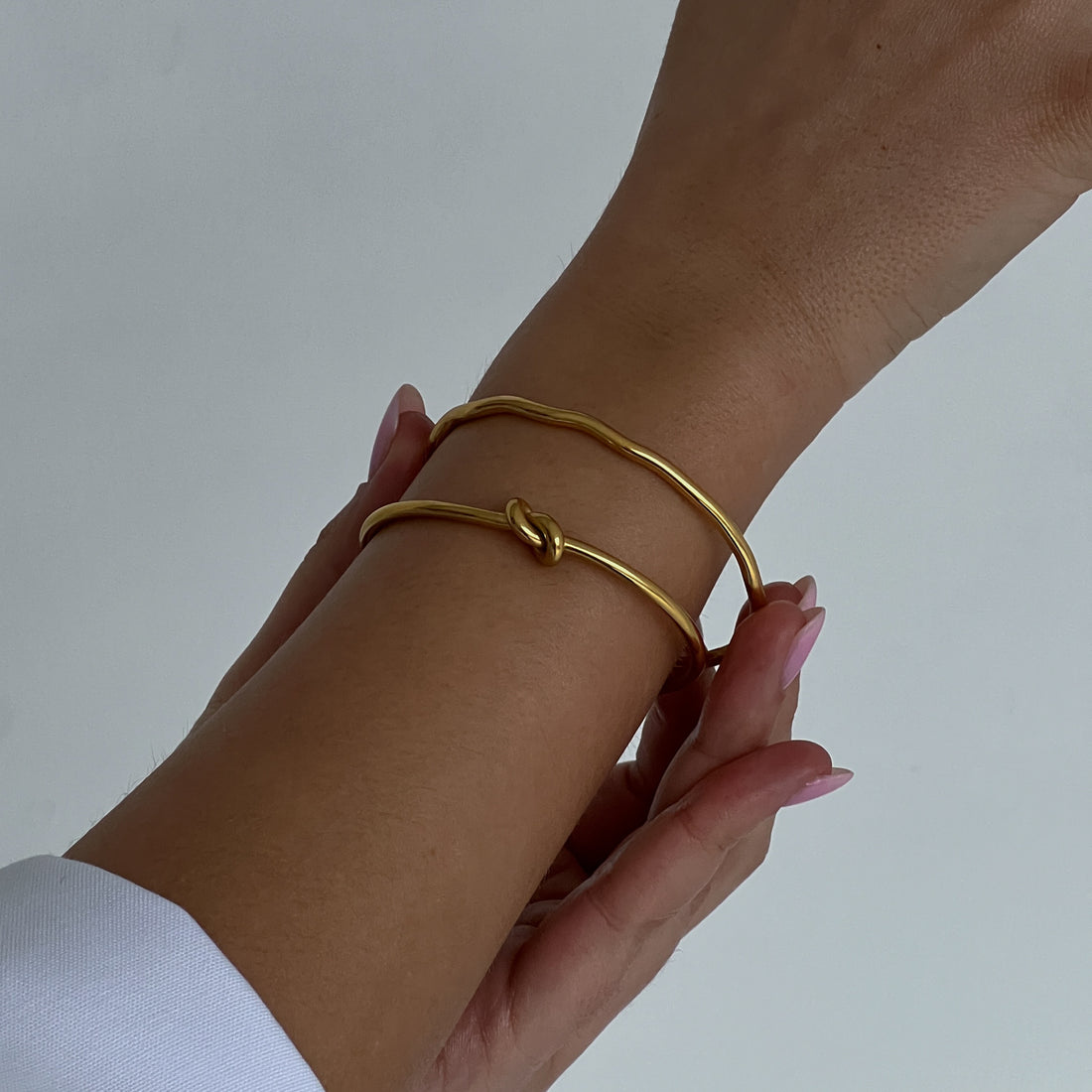 Minimalistic open bracelet