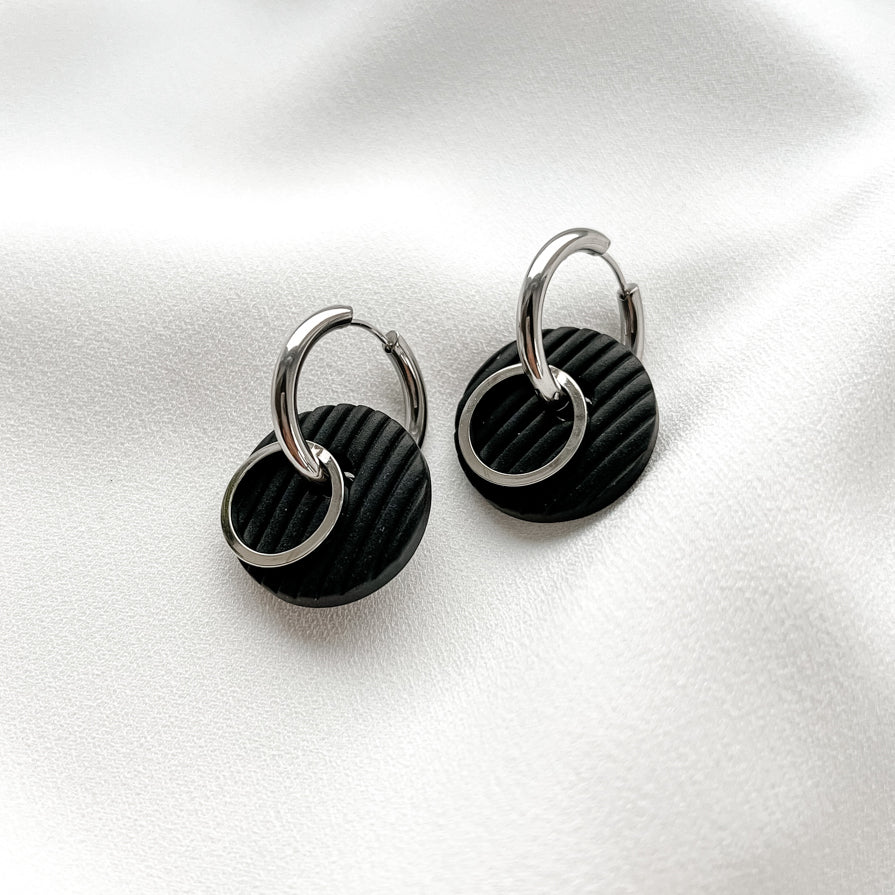 Hoop earrings_Black