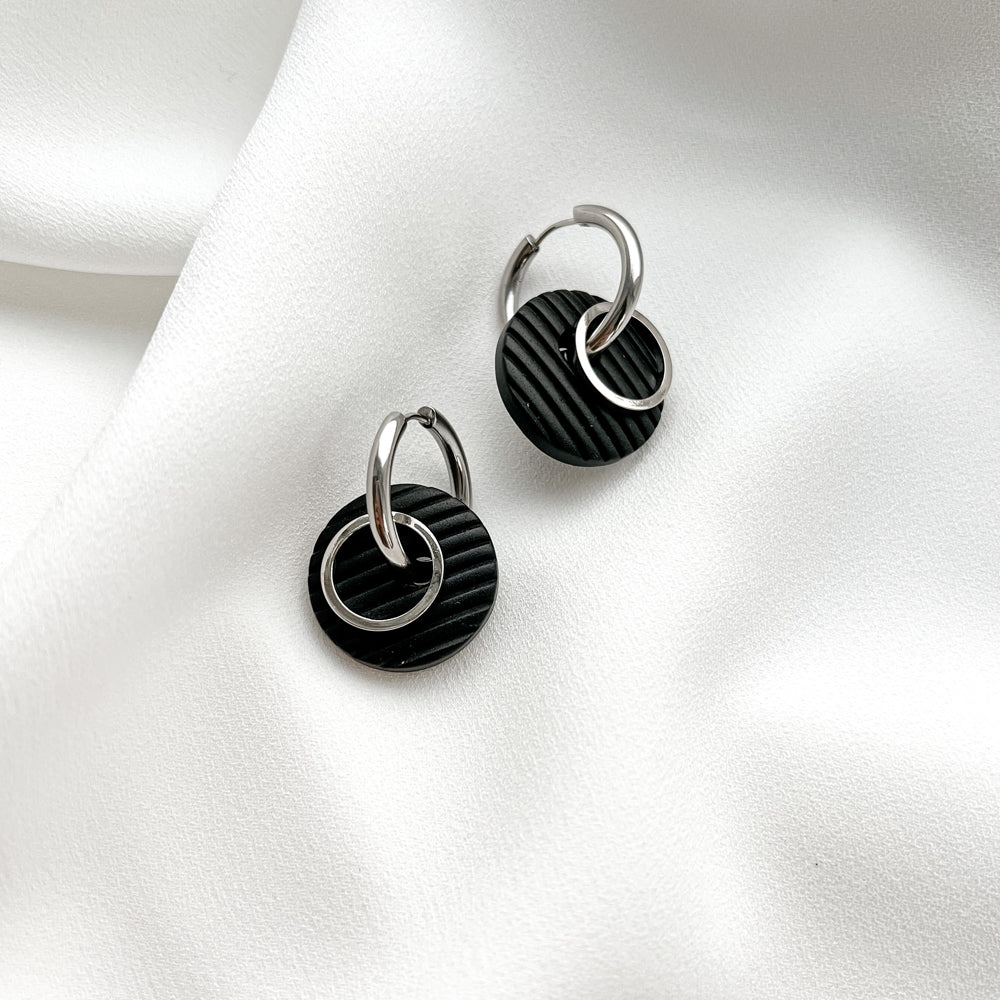 Hoop earrings_Black