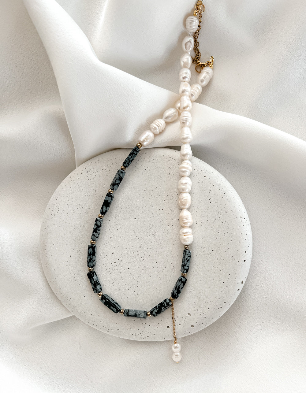 Obsidiano ir upinių perlų vėrinys
