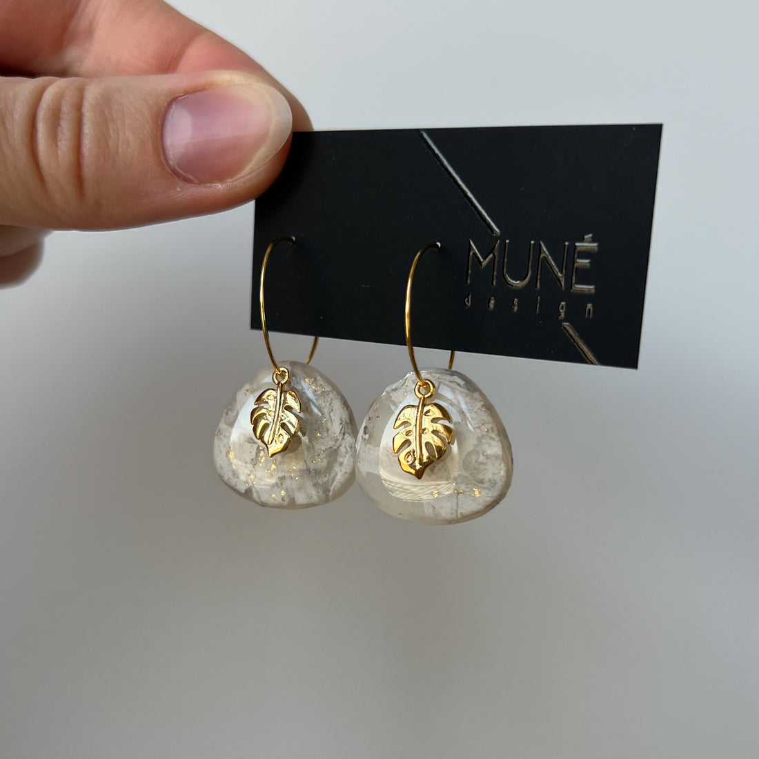 Dangle earrings |