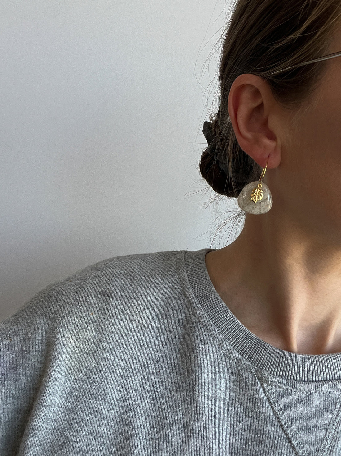 Dangle earrings |