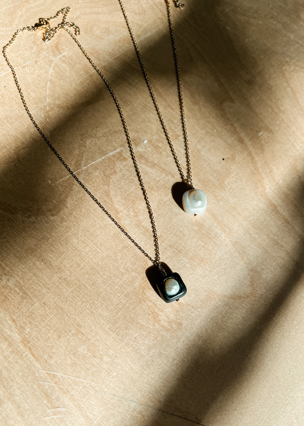 River pearl chain necklace | Black