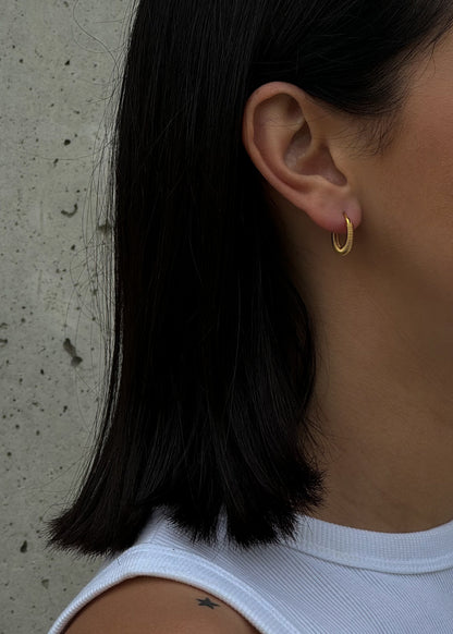 Small gold colour hoop earrings (16 mm)