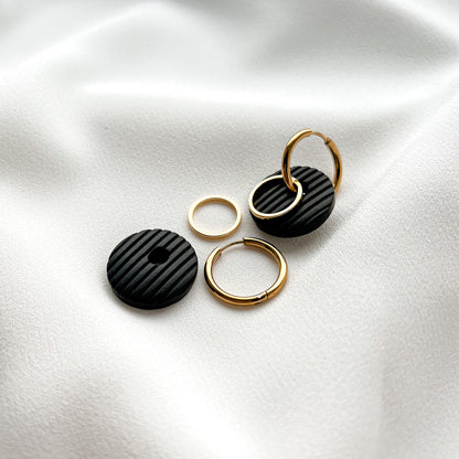 Gold plated hoop earrings_Black