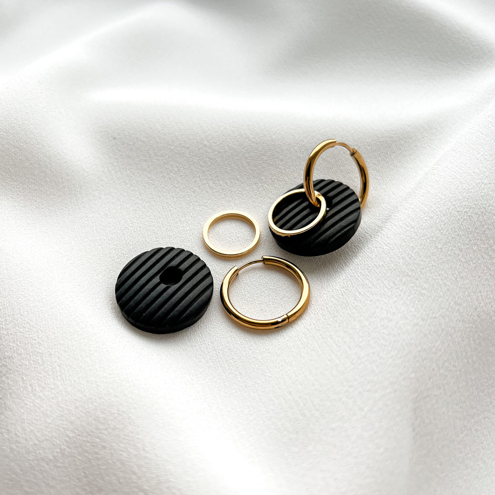 Hoop earrings_Black