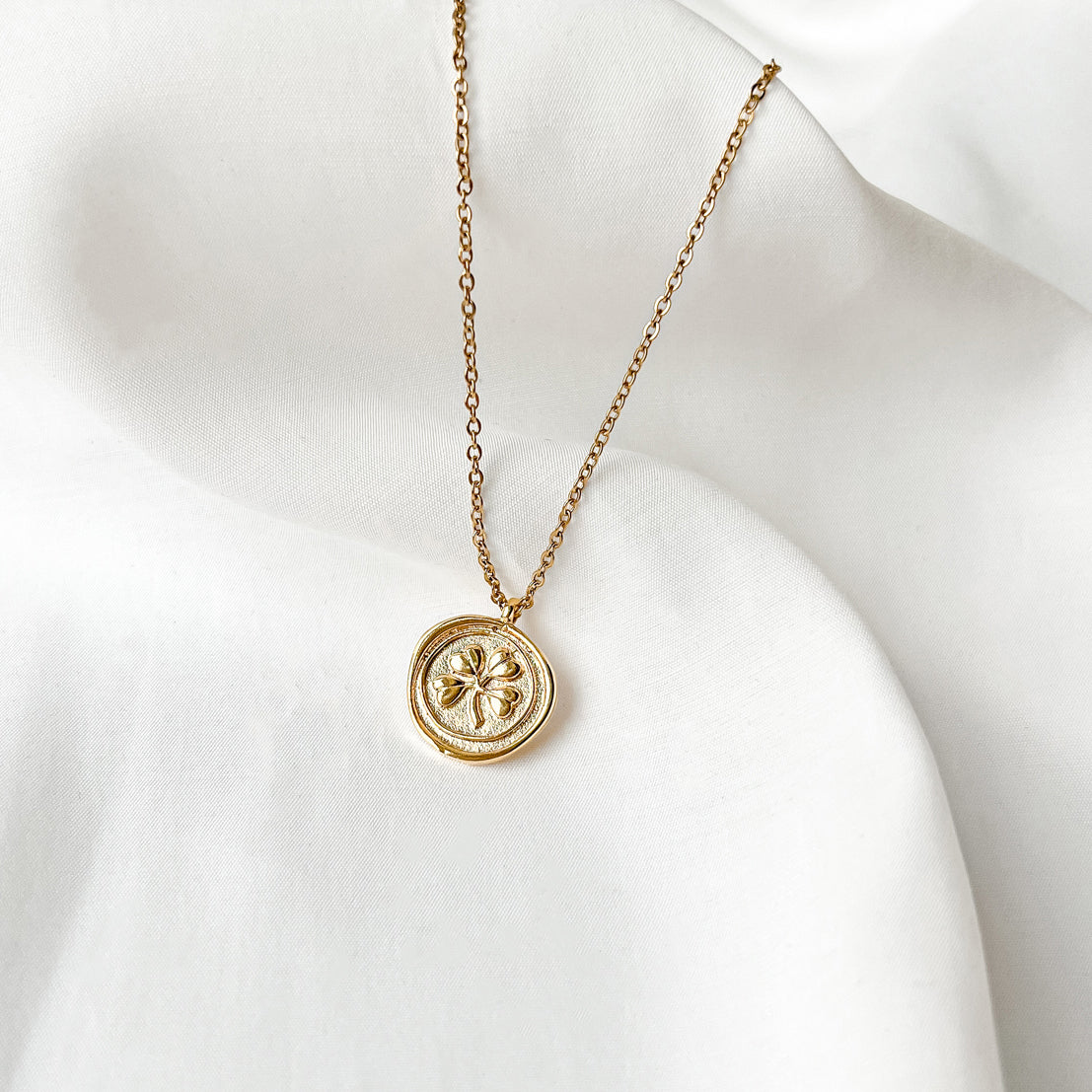 Chain necklaces with four-leaf clover